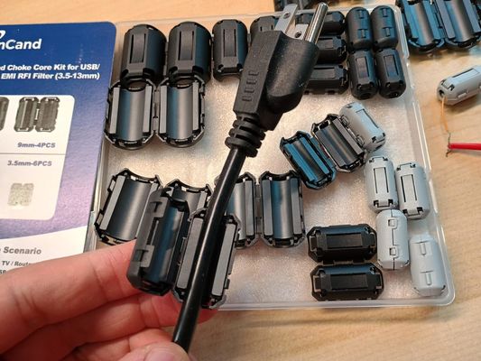 acheter Snap-On Ferrite Ring with 155 Ohm Impedance for EMI/RFI Suppression and Custom Design Options online manufacture